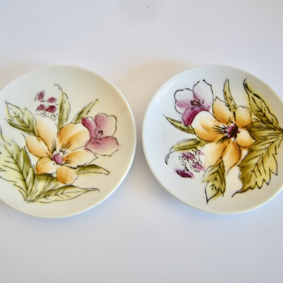 Small Vintage China Dishes 4" across - Beautiful Floral Ring Dishes From JAPAN - Picture 1 of 6